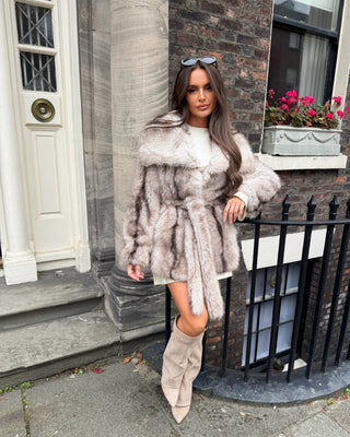FERN Short Faux Fur Coat with Belt in Marble Snow