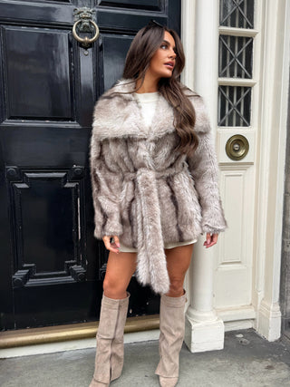 FERN Short Faux Fur Coat with Belt in Marble Snow