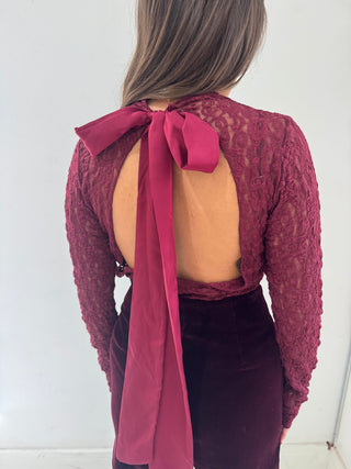 IVY Long Sleeved Lace Backless Bow Detail Bodysuit In Burgundy