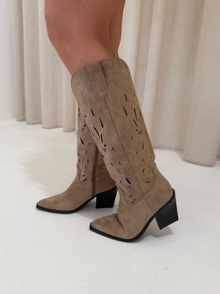 BILLIE Cowboy High Heeled Boots In Beige