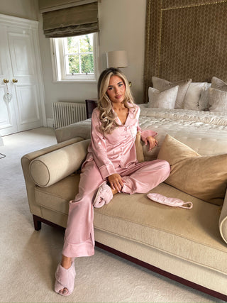 SLEEPOVER Satin Heart Pocket Long Pyjama Set In Candy Pink