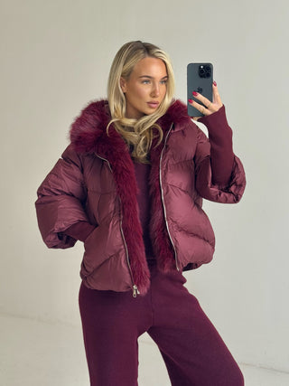ALASKA Long Sleeved Puffa Jacket Faux Fur Hood In Burgundy