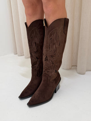 BILLIE Cowboy High Heeled Boots In Chocolate