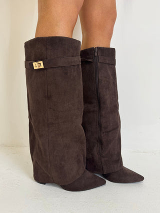 GIA Suede Lock Detail Boots In Chocolate